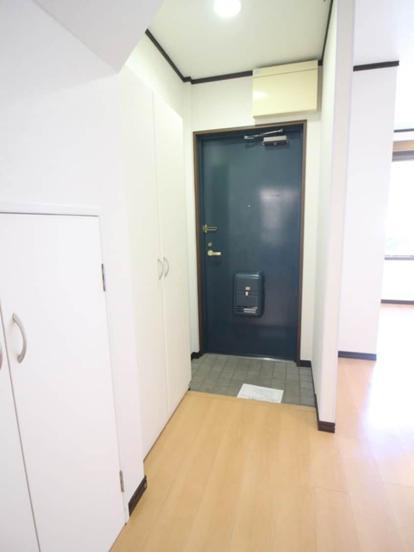 玄関 ロイヤルコ－ト桜新町
