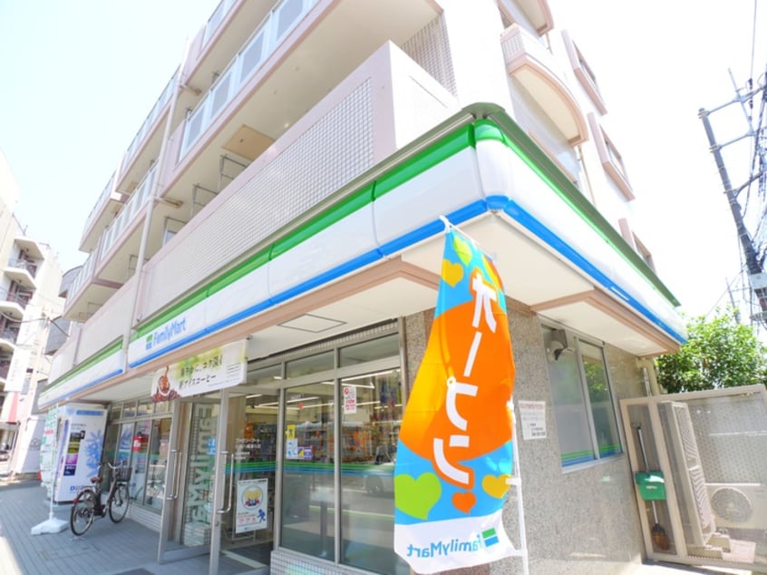 ファミリーマート川越八幡通り店(コンビニ)まで400m キャメル川越南通町