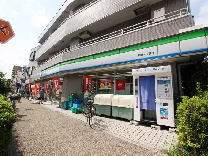 ファミリーマート 弦巻一丁目店(コンビニ)まで125m クレ－ルコ－ト