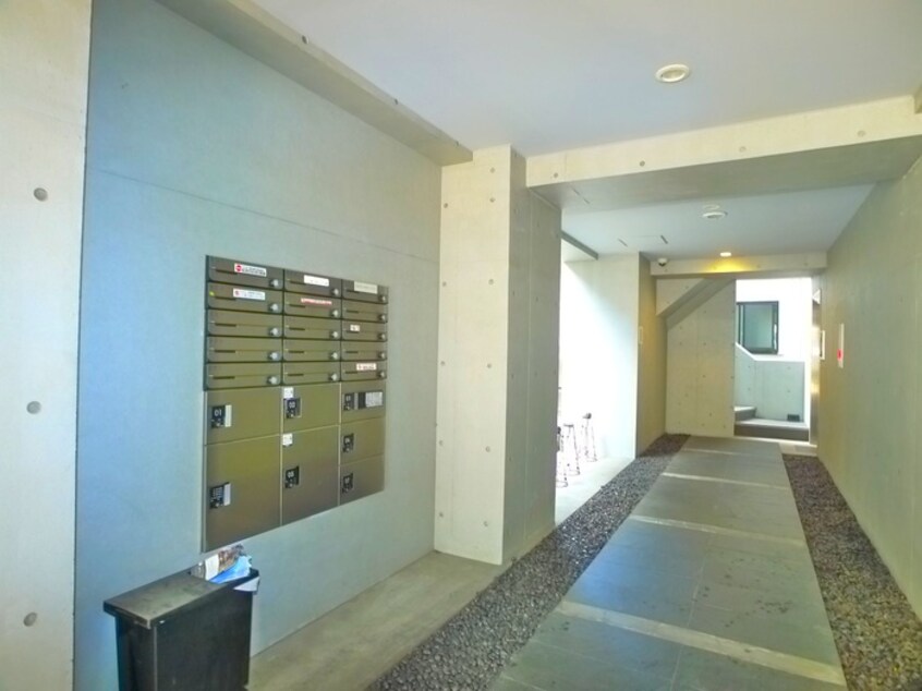 エントランス部分 Ｌｉｌｙ´ｓ　Ｇａｒｄｅｎ