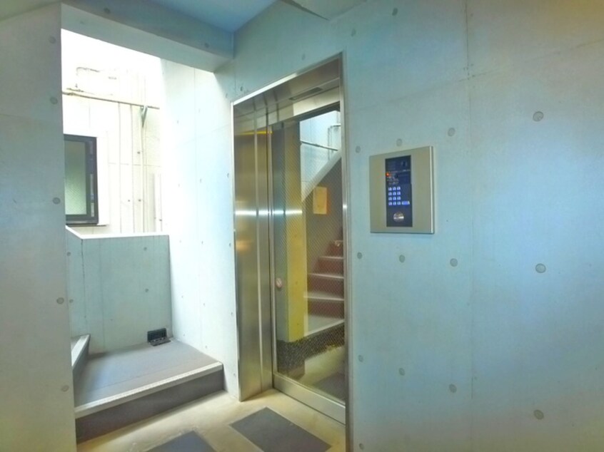 エントランス部分 Ｌｉｌｙ´ｓ　Ｇａｒｄｅｎ