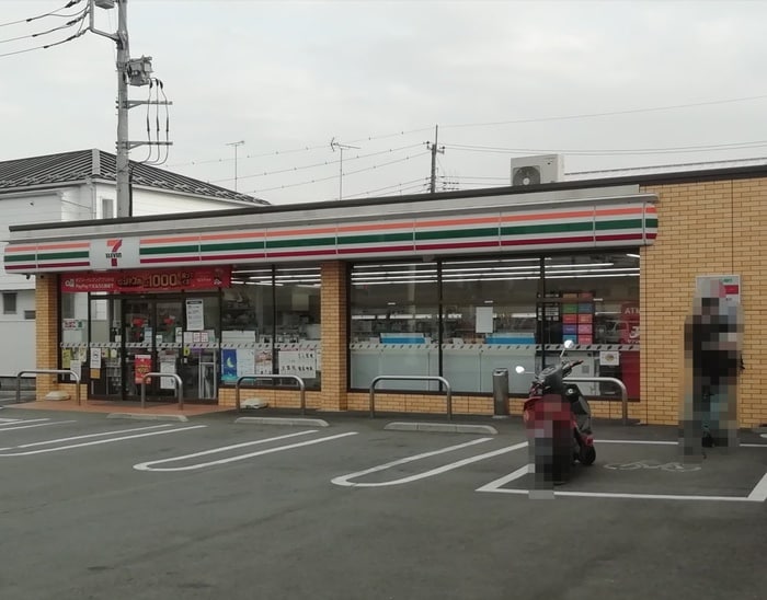 セブンイレブン福生牛浜駅東店(コンビニ)まで299m メゾン・シ－マ