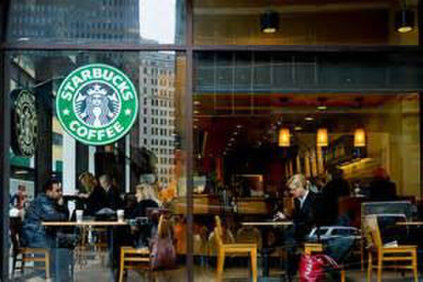 スターバックス(カフェ)まで280m レジディア横濱関内