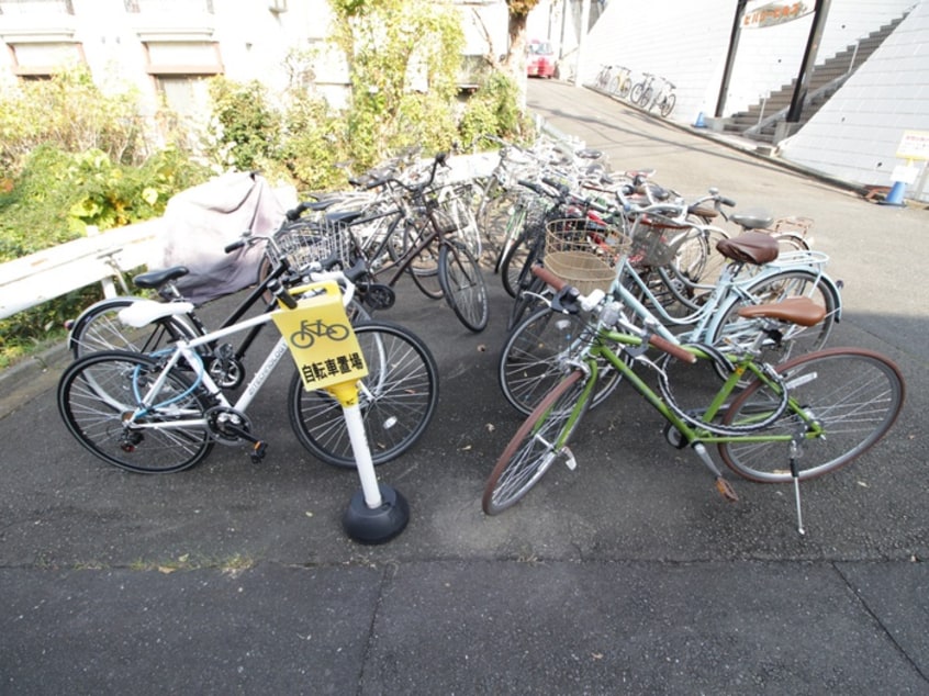 駐輪場 ビバリ－ヒルズＡ