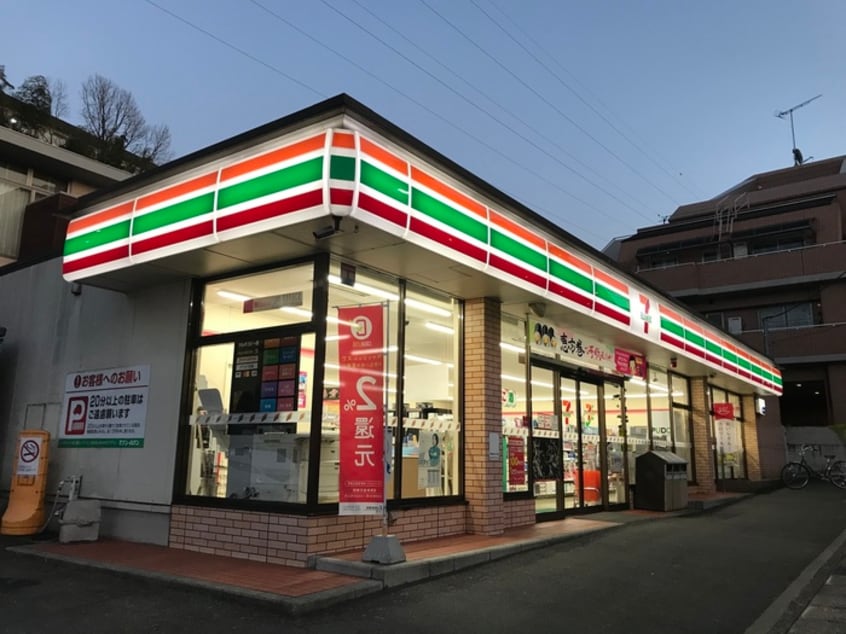 セブンイレブン(コンビニ)まで600m ビバリ－ヒルズＡ