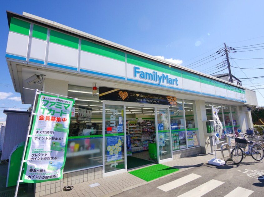 ファミリーマート(コンビニ)まで240m カサブランカ・シックス