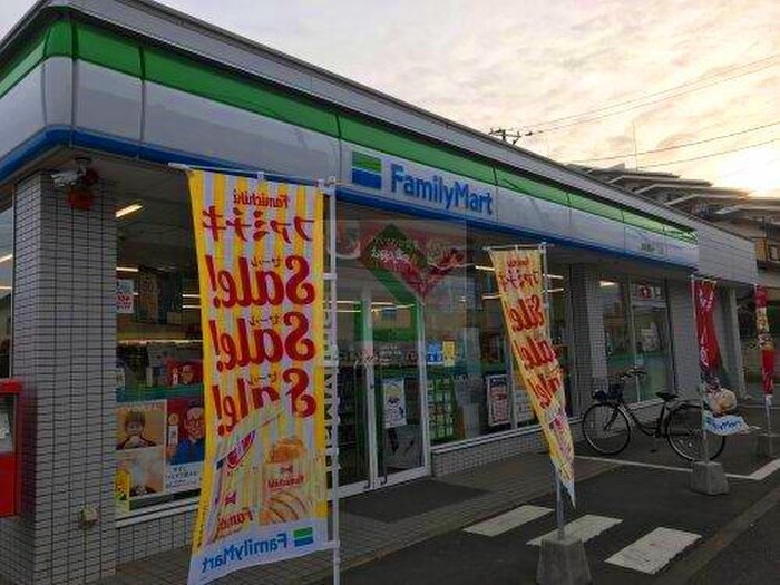 ファミリーマート(コンビニ)まで151m ウエストコーポ