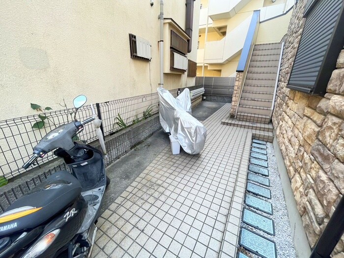 駐輪場 池袋本町八景舎