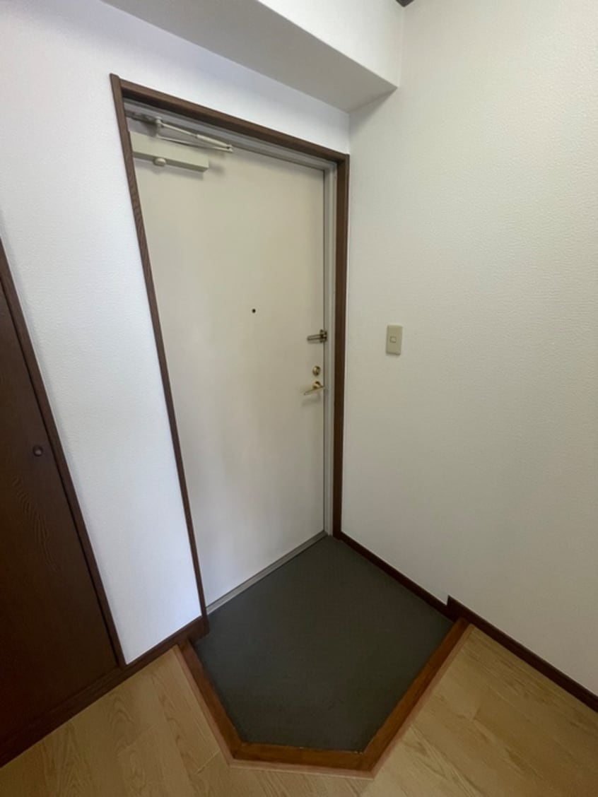 玄関 シャルム神泉