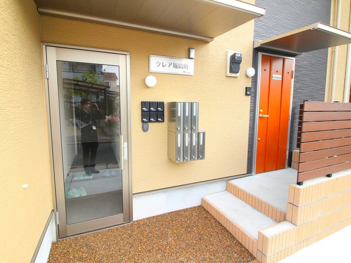 エントランス部分 クレア堀崎町