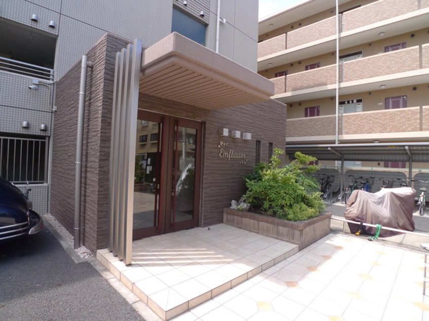 エントランス部分 エムフレーバー