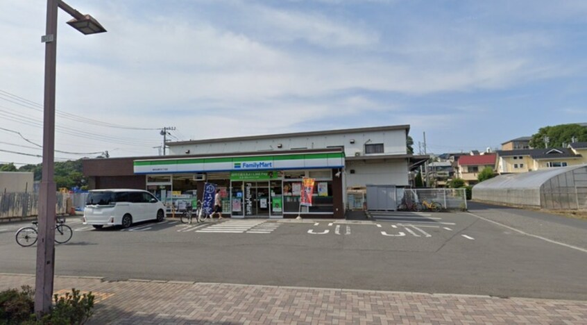 ファミリーマート佐須町5丁目店(コンビニ)まで550m シャトルタナカ