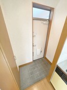 玄関 グリ－ンヒル本太