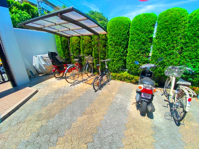 駐輪場 シャンス東寺尾中台１０号棟