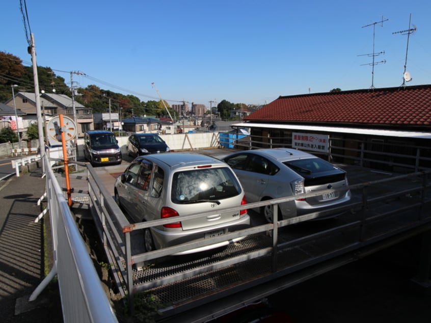 駐車場 シャンス東寺尾中台１０号棟