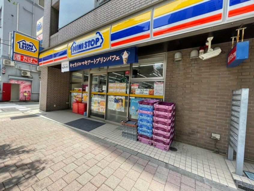 ミニストップ　岩本町２丁目店(コンビニ)まで53m ＢＲＩＺＺ神田岩本町(803)