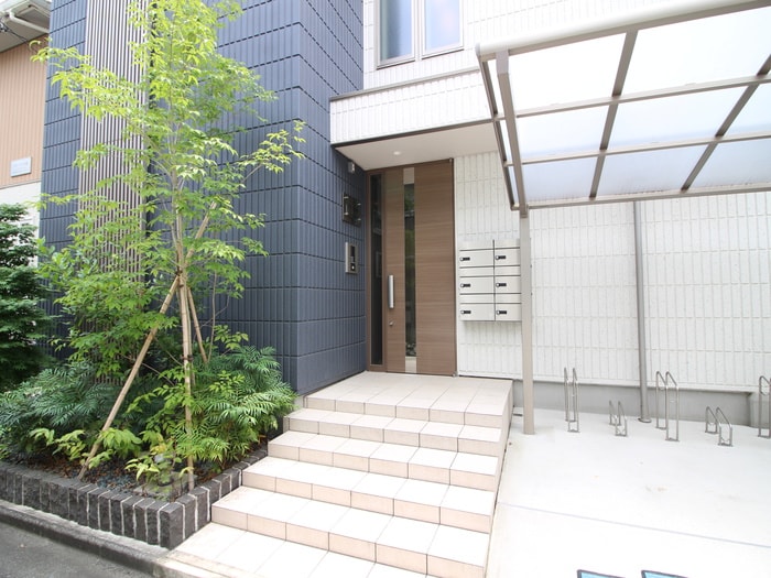 エントランス部分 メゾンベルフォレ