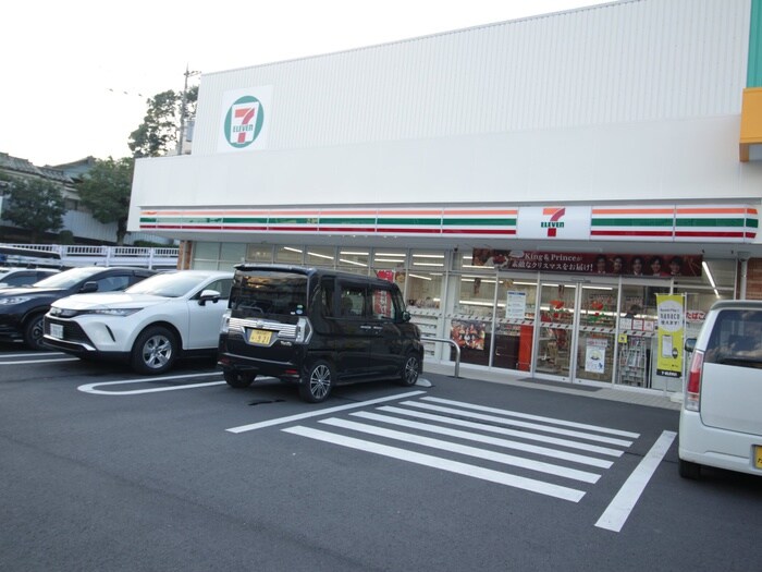 セブンイレブン横浜佐江戸町店(コンビニ)まで140m 宮の下マンション