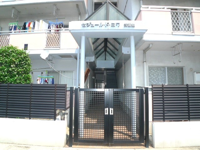 エントランス部分 セジュールド．ミワ弐番館