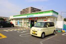 ファミリーマート三郷早稲田１丁目店(コンビニ)まで280m ティアラ三郷