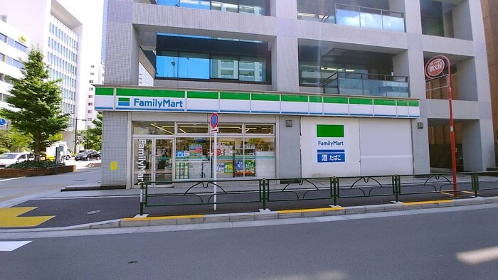 ファミリーマート中央明石町店(コンビニ)まで112m ＣＲＥＡＬ新富町