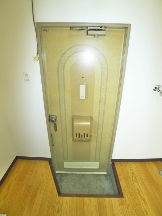 玄関 マリモサンハイツ　１号室