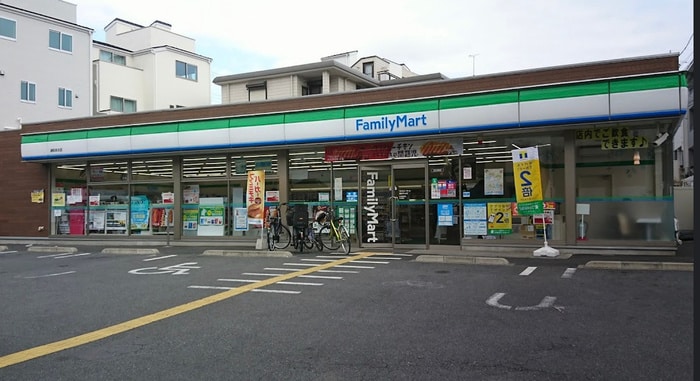ファミリーマート浦和本太店(コンビニ)まで86m 本太イブキマンション