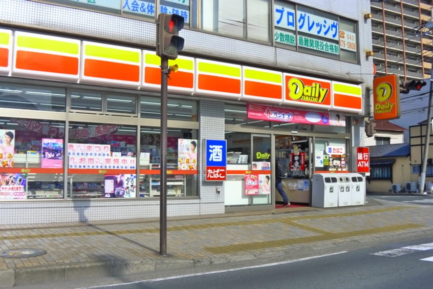 デイリー(コンビニ)まで500m アンビシャス千葉城前
