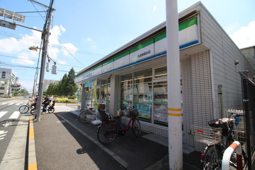 ファミリーマート大田東糀谷店(コンビニ)まで230m グロ－リア初穂東糀谷(108)