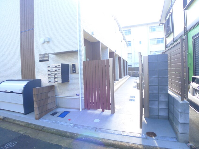 エントランス部分 メゾフラットあか葉