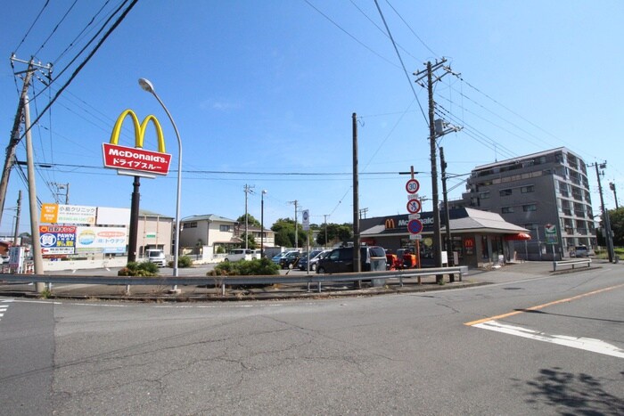 マクドナルド1号線酒匂店(ファストフード)まで600m ルミエール　Ｂ