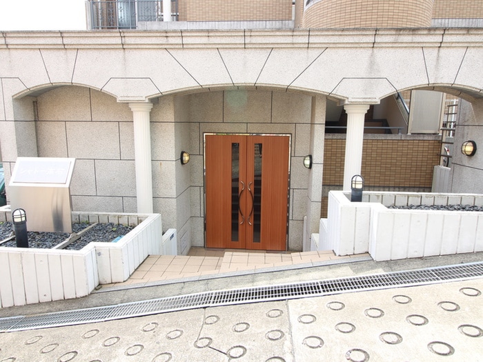 エントランス部分 シャトー高石