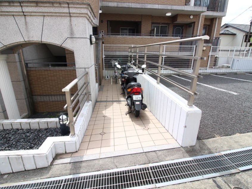 駐輪場 シャトー高石