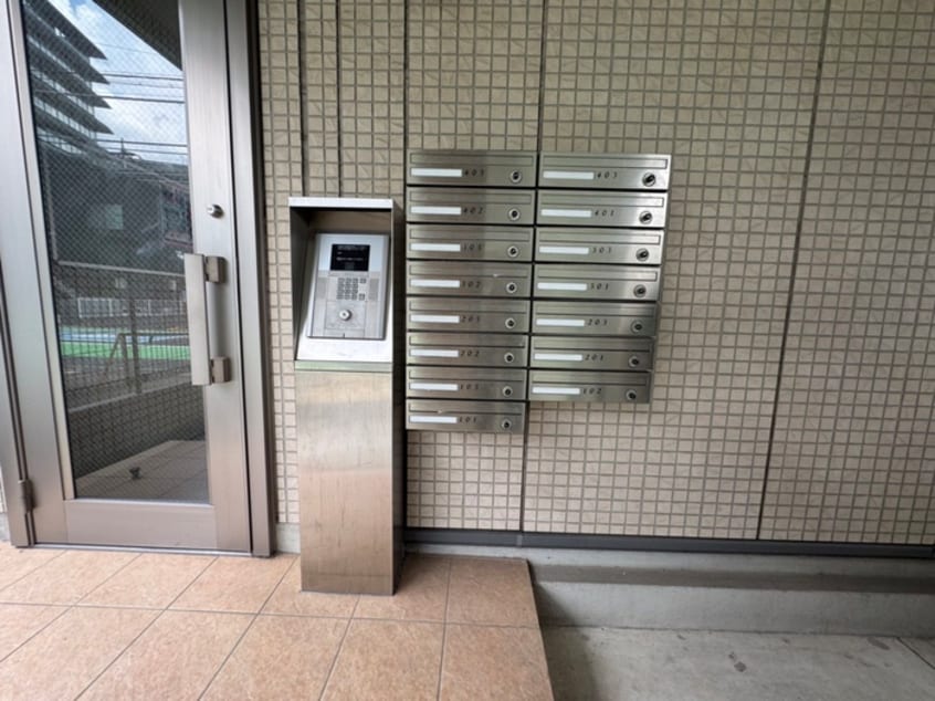 エントランス部分 サンリ－フ