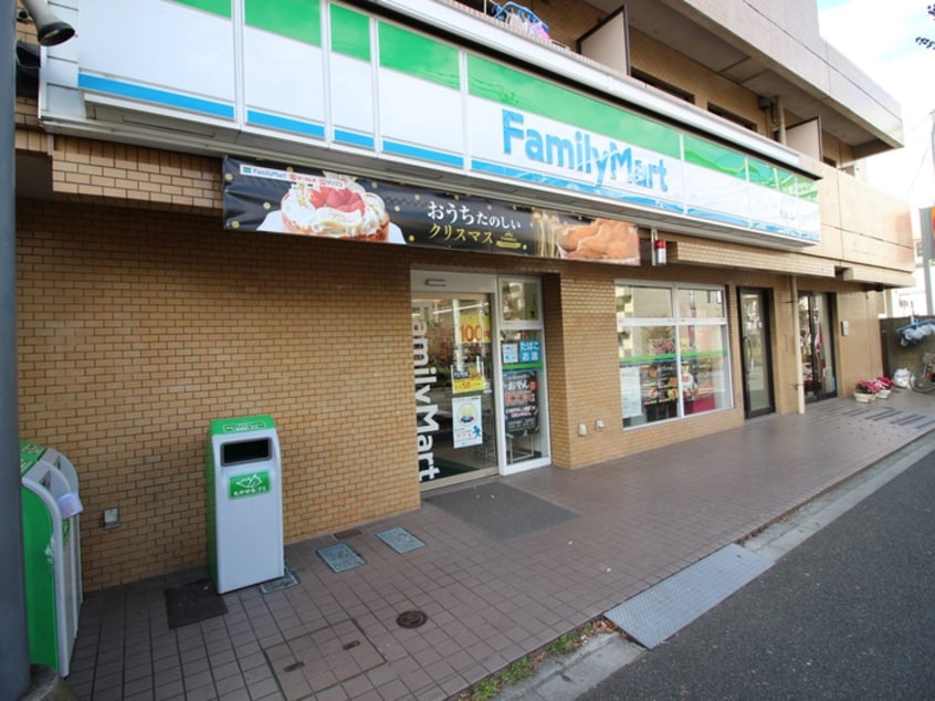ファミリーマート滝野川店(コンビニ)まで550m アーバンパーク王子