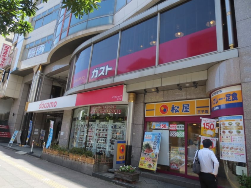 ガスト王子駅前店(その他飲食（ファミレスなど）)まで780m アーバンパーク王子