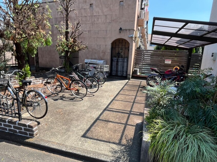 駐輪場 ラファエロ