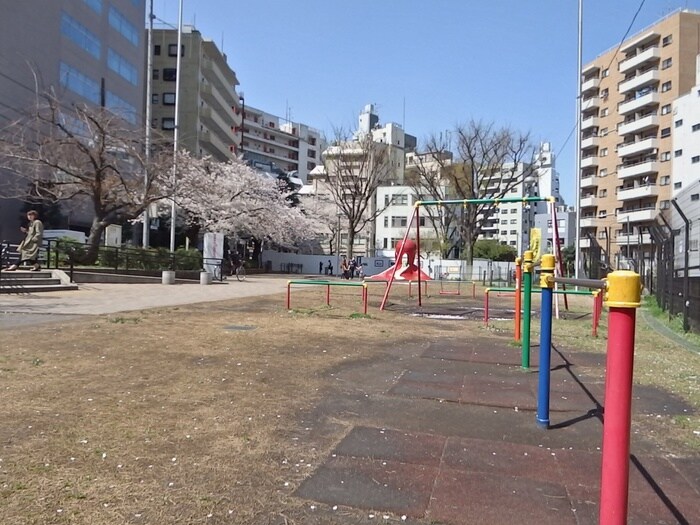 恵比寿東公園(公園)まで82m 恵比寿アーバンハウス