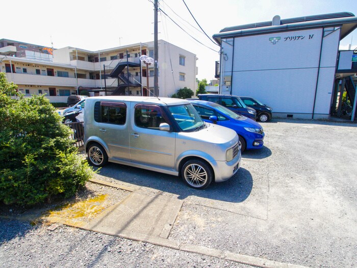 駐車場 ハイツブリリアン４