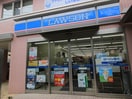 ローソン椎名町駅前店(コンビニ)まで133m フェニックス椎名町駅前(1107)