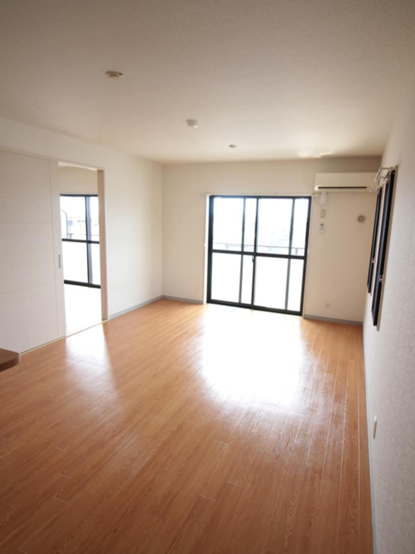 居室 シルクドミール