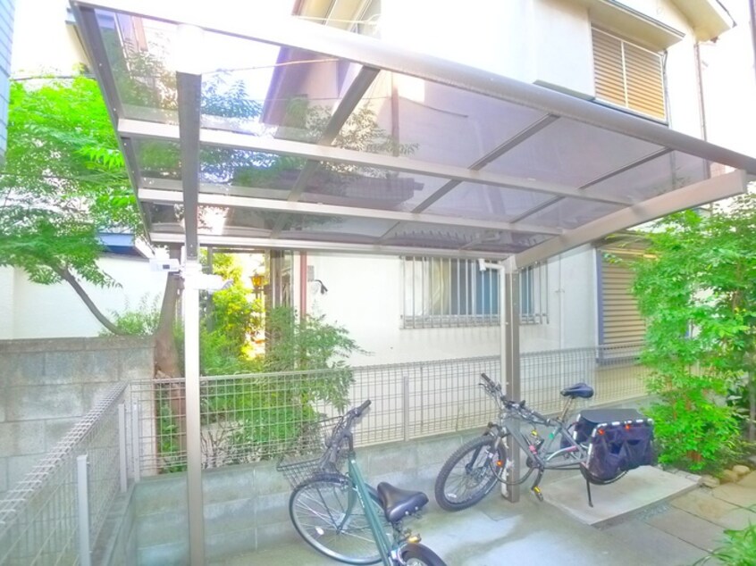 駐輪場 ロータスハウス