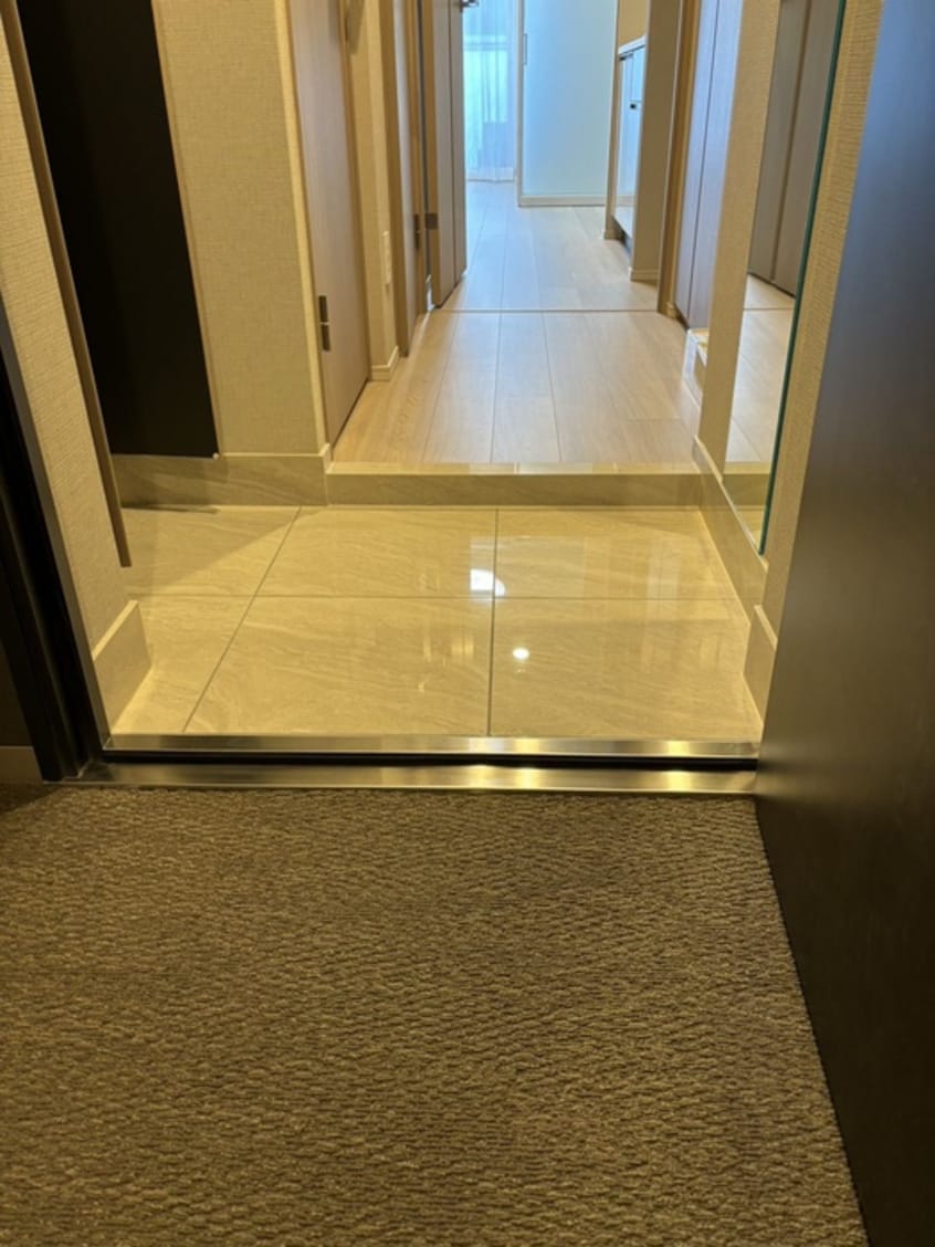 玄関 クレストコート町屋