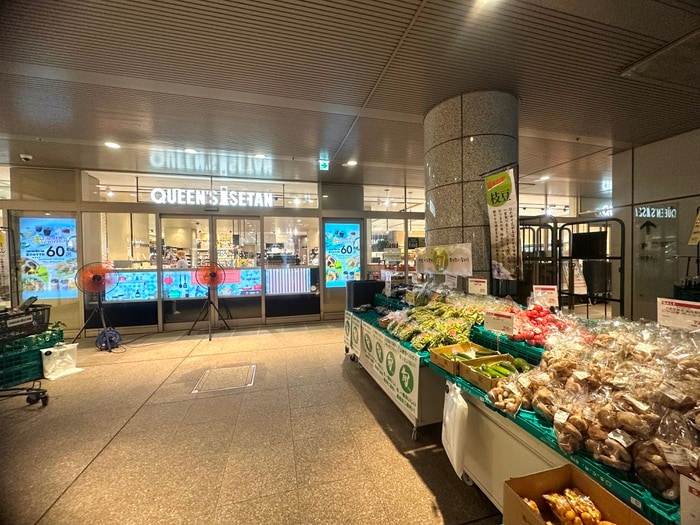 クイーンズ伊勢丹(スーパー)まで300m ミュール白金