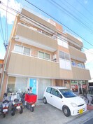 ベルナティオ伊奈の外観