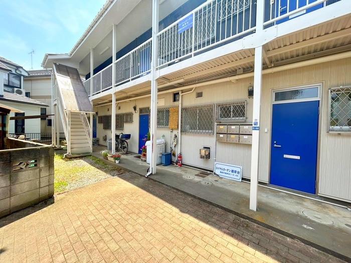 エントランス部分 ロイヤルガーデン根岸台