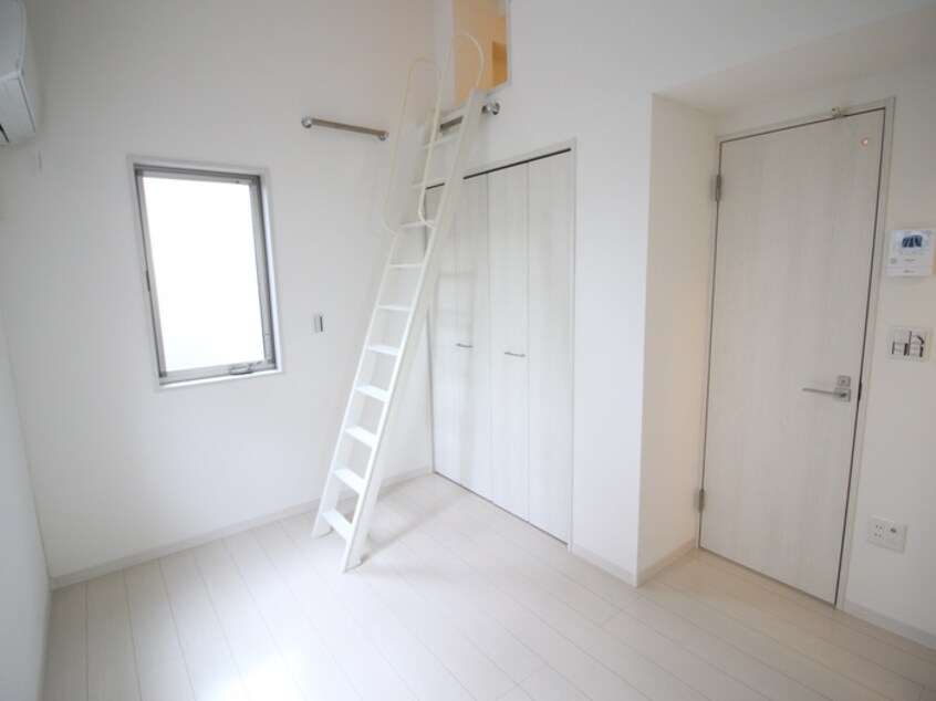 居室 ルーム鴨居