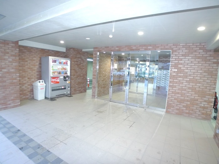 エントランス部分 ＳＯＧＮＩ ＤＯＲＯ