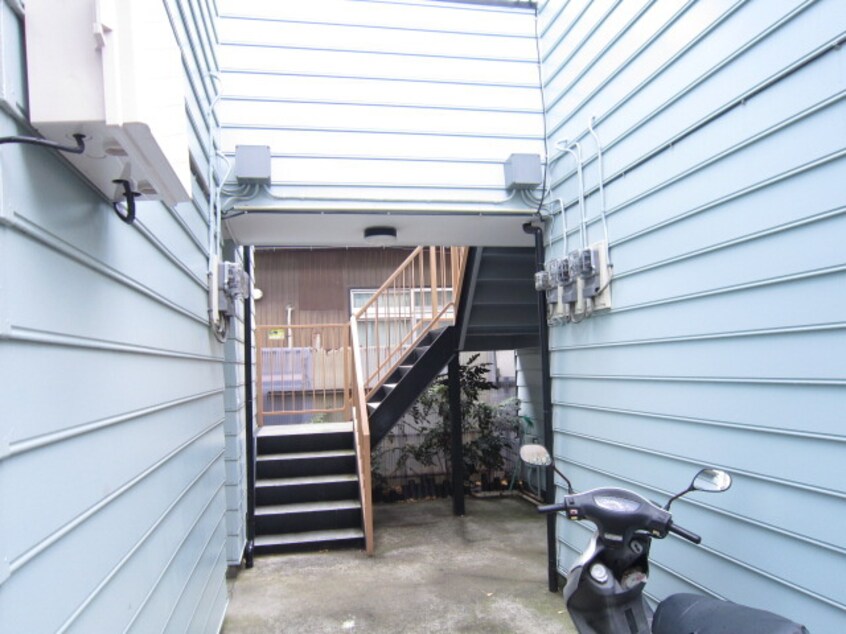 エントランス部分 ロイヤル・ハイツ