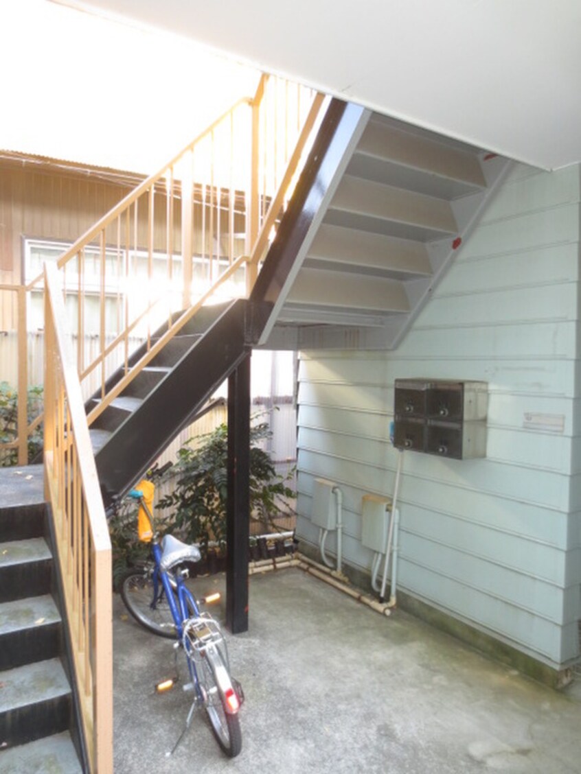 エントランス部分 ロイヤル・ハイツ